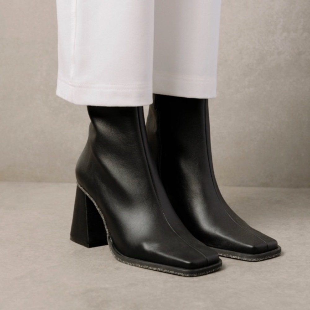 Alohas black ankle boots - vegan leather. Worn once
